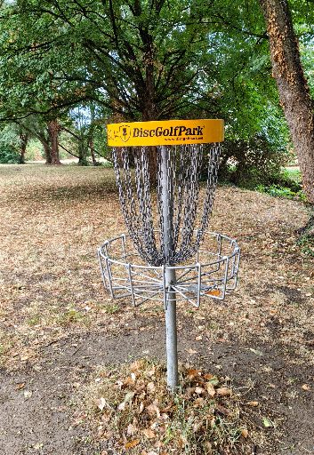 Disc-Golf-Korb im Park